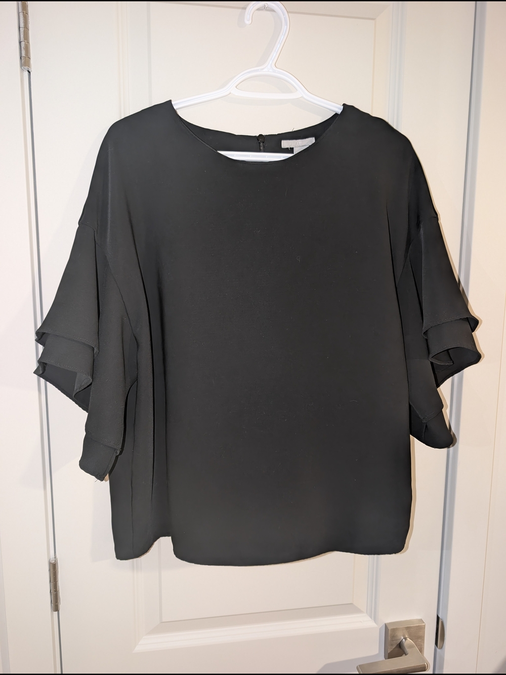 2/15$ 💓 H&M Black Layered Ruffle Sleeve Blouse